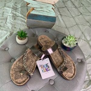 NWT Muk Luk Pewter Keia Terra Turf Sandal  Size 8